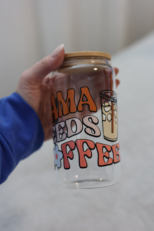 Verre ''mama needs coffee'' 16 OZ\Couvercle & paille inclus